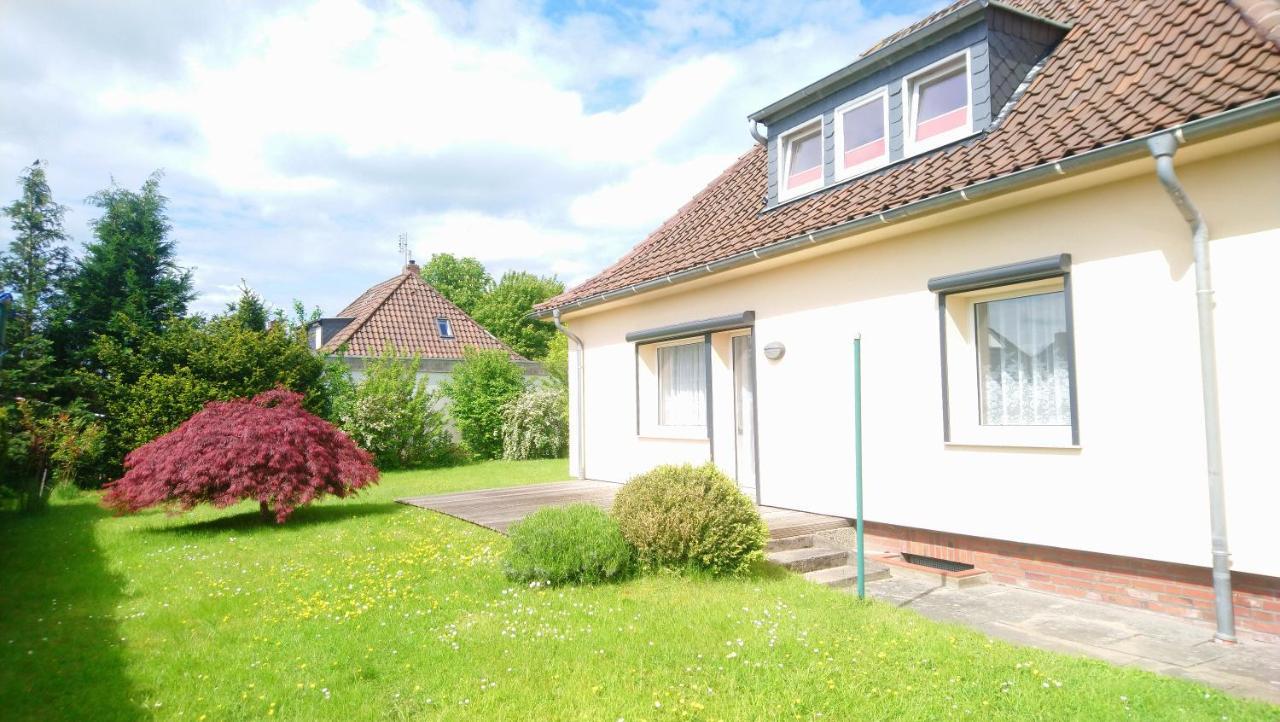 Gaestehaus „Barbara” Mit Garage In 26919 Brake Brake  Esterno foto